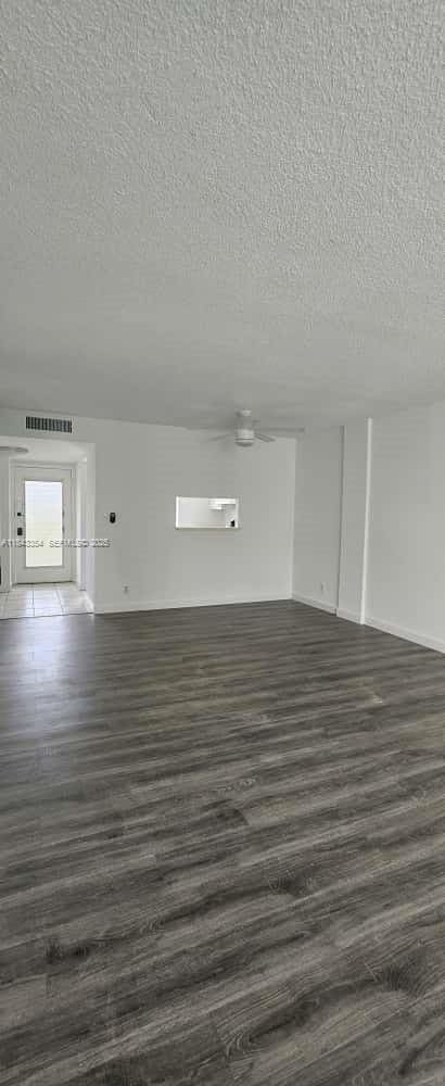 2998 NW 48th Terrace 428, Lauderdale Lakes, FL 33313