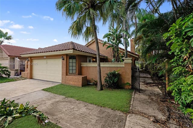3887 NW 7th Place, Deerfield Beach, FL 33442