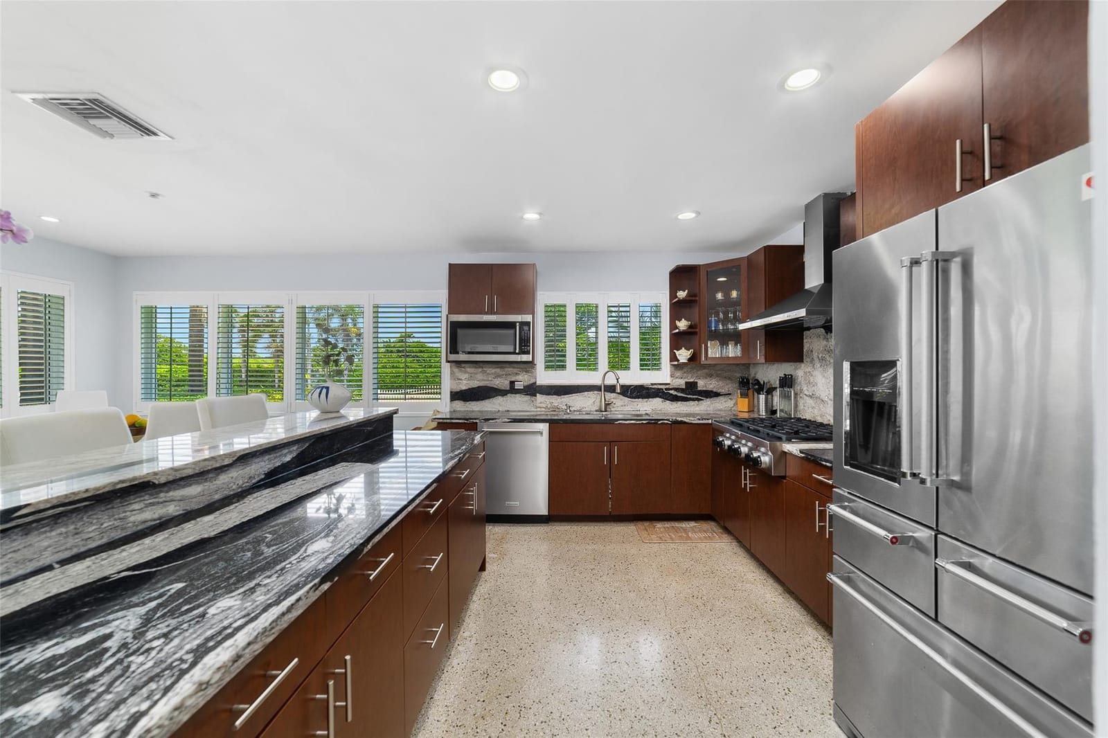 2910 Johnson Street — photo 6