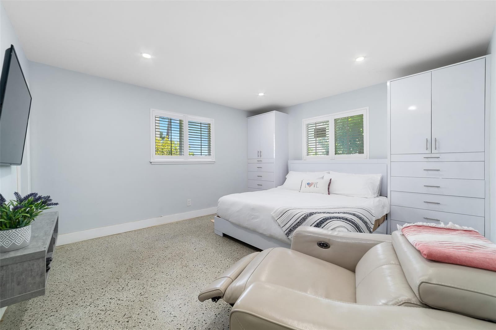 2910 Johnson Street — photo 10