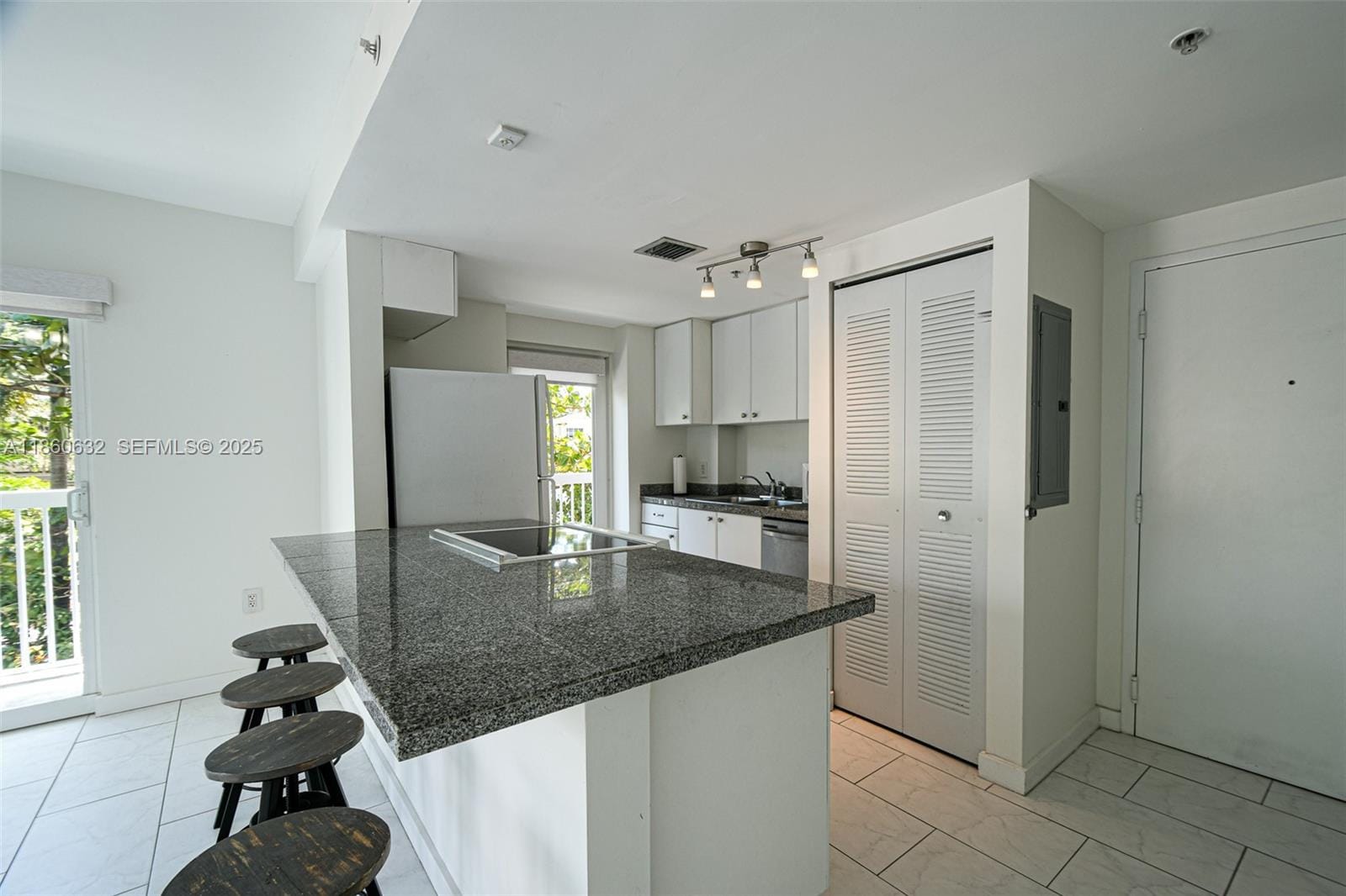 2740 SW 28th Terrace 201, Miami, FL 33133 photo 3