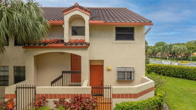 301 Congressional Way 301, Deerfield Beach, FL 33442