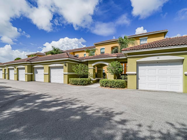 5090 Fairways Circle H206, Vero Beach, FL 32967