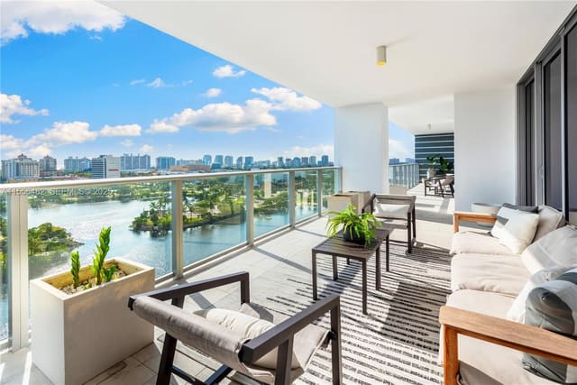 1180 N Federal Highway 1204, sold in Riva Condominium, Fort Lauderdale, FL
