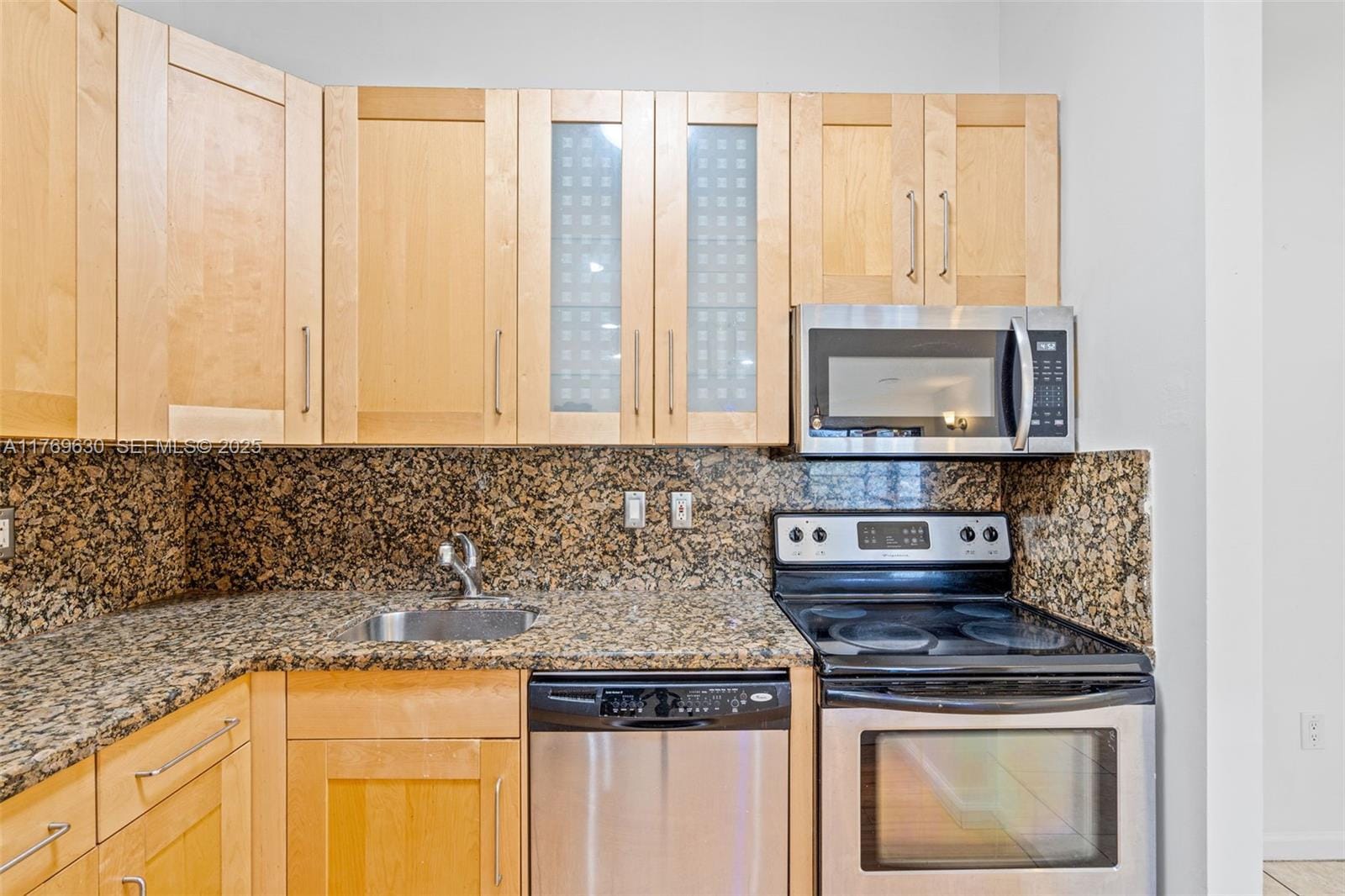 915 NE 199th Street 202-15, Miami, FL 33179 photo 17