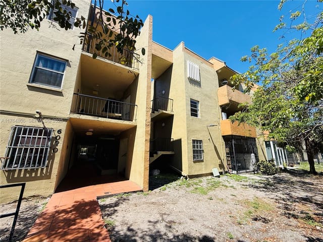 6070 W 18th Avenue 114, sold in Palmetto Springs, Hialeah, FL
