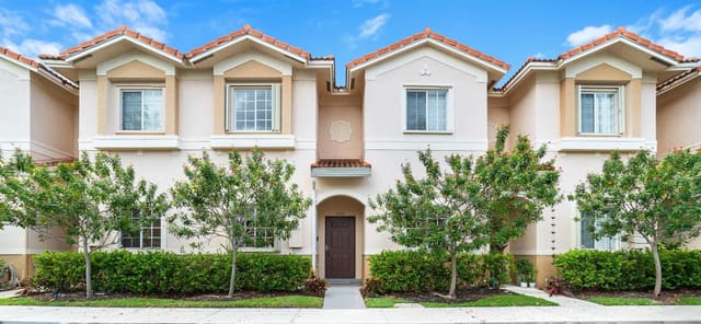 8888 N Isles Creek, sold in Catalina Isles, Tamarac, FL