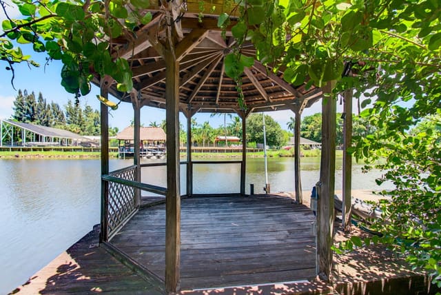 420 Santa Fe Road, sold in Ranch House Estates, West Palm Beach, FL