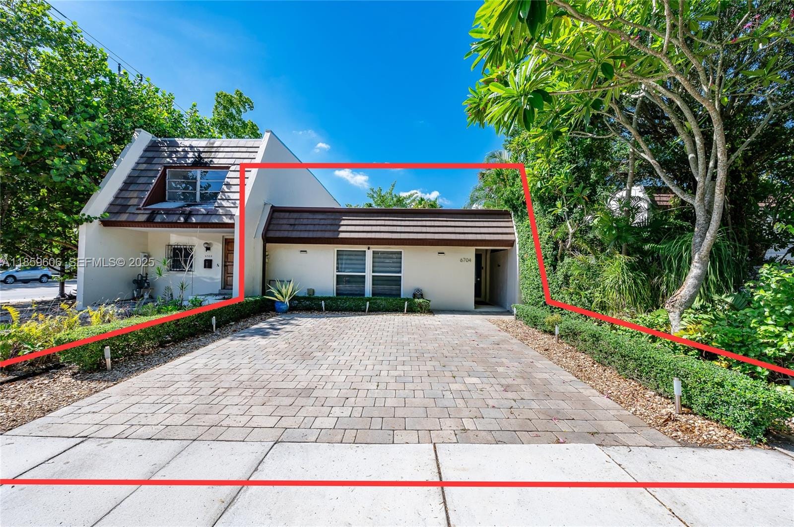 6704 Crooked Palm Terrace, Miami Lakes, FL 33014