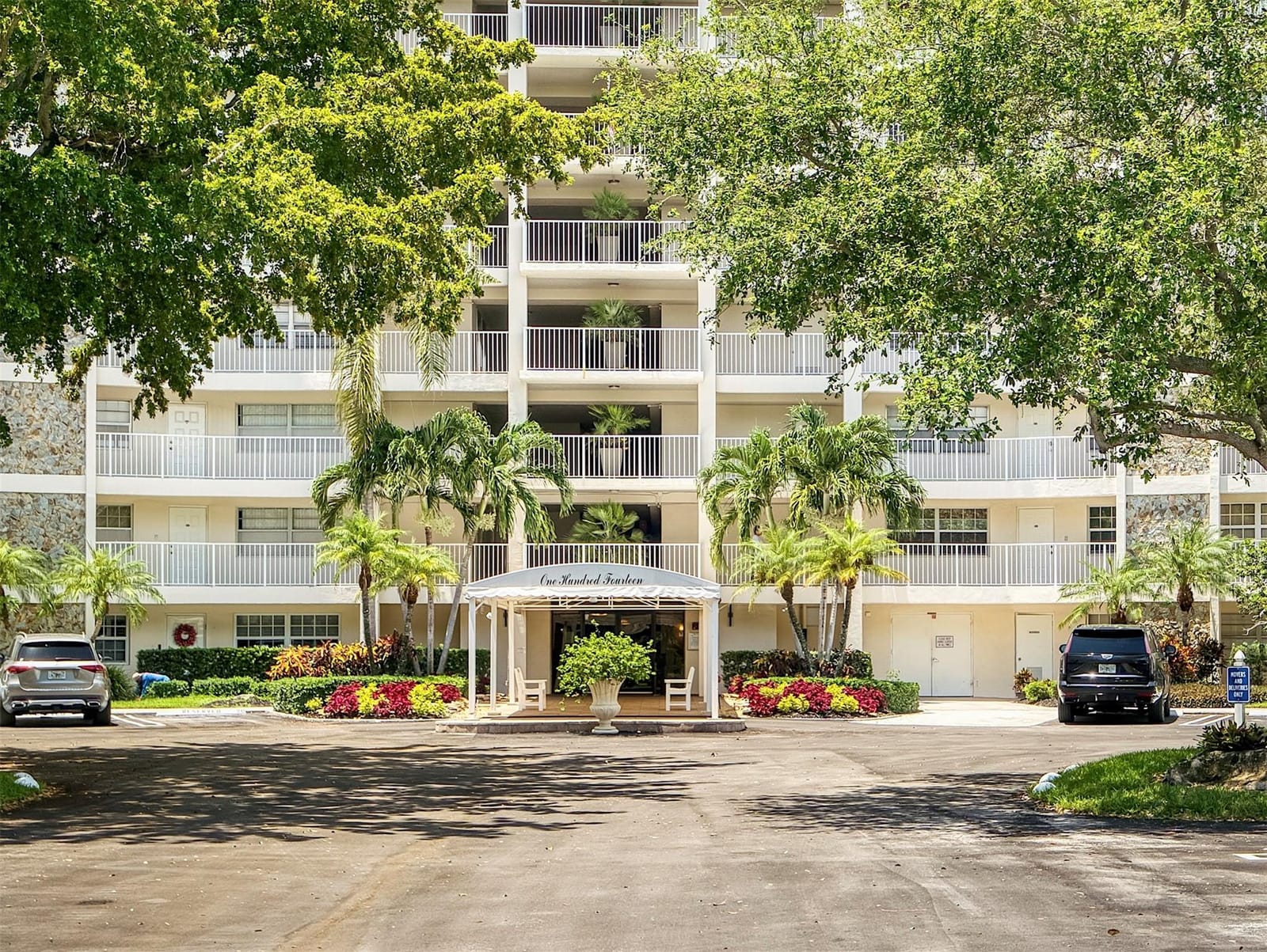 3507 Oaks Way 704 — photo 2