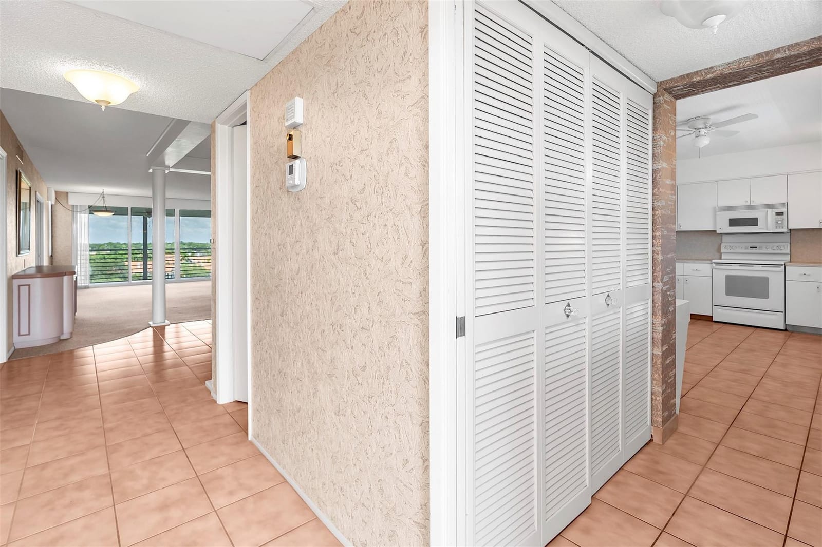 3507 Oaks Way 704 — photo 3