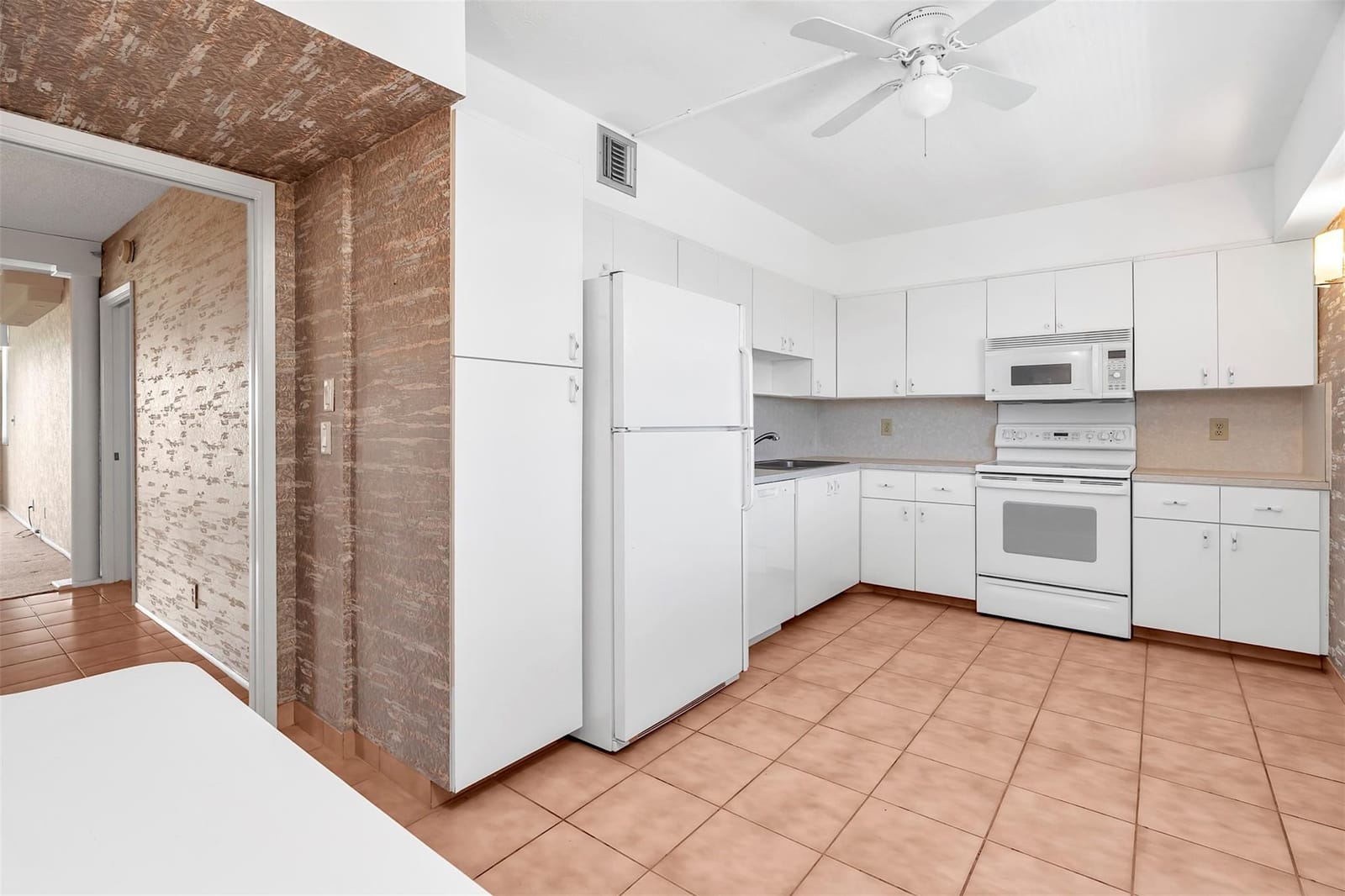 3507 Oaks Way 704 — photo 4