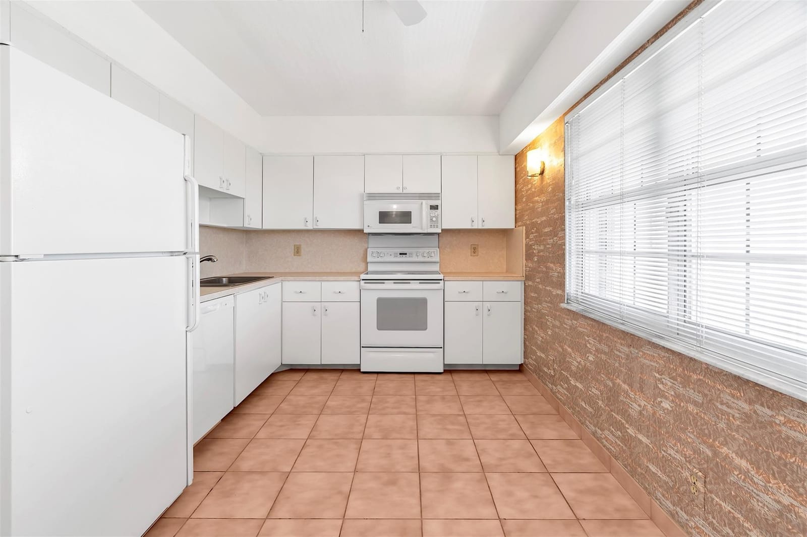 3507 Oaks Way 704 — photo 5