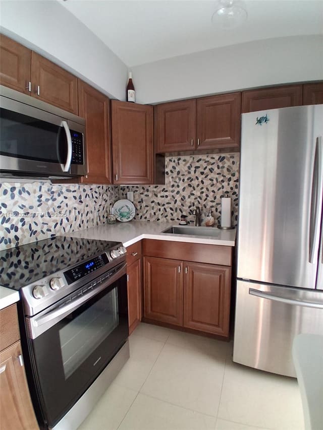 6560 Winfield Boulevard 204, sold in Winfield Gardens South Co, Margate, FL