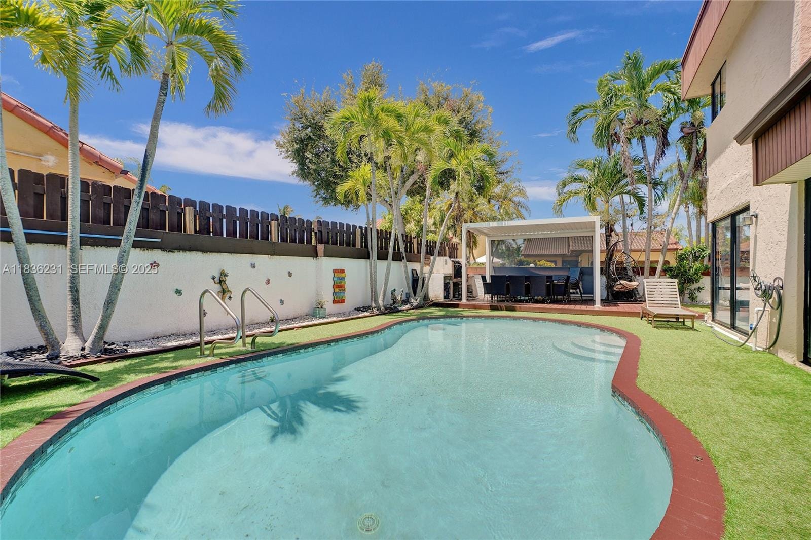 1000 NE 204 Lane D, Miami, FL 33179