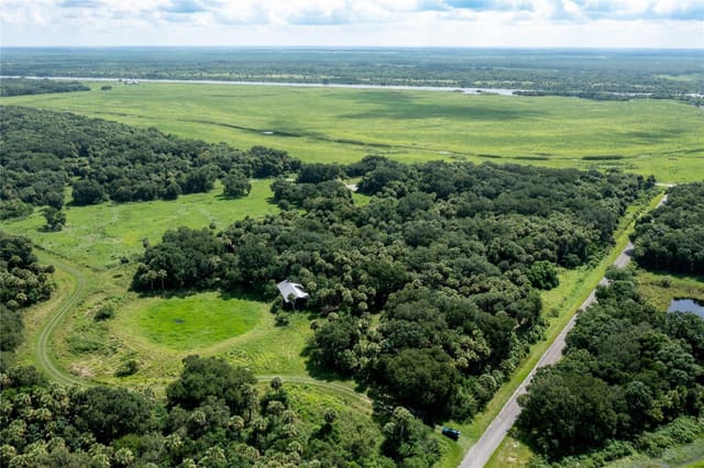 1002 Bankers Road, Lorida, FL 33857