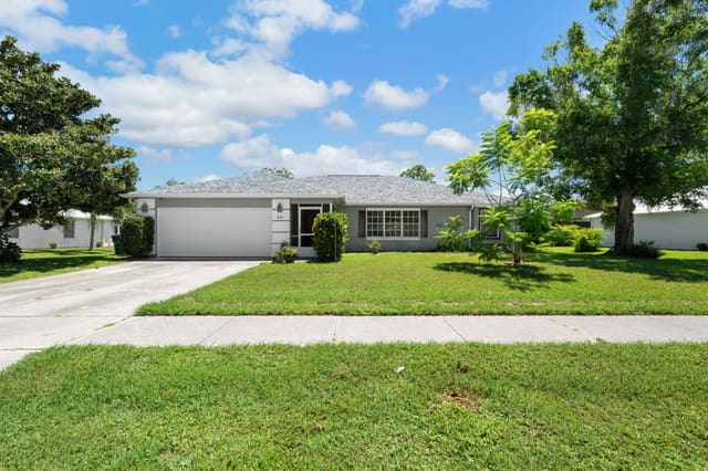 521 NE Solida Circle, Port St. Lucie, FL 34983