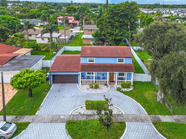 350 NW 206th Terrace, sold in Andover, Miami Gardens, FL