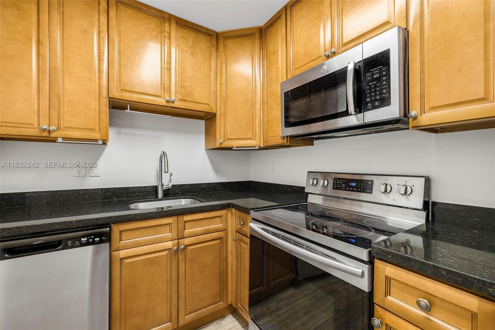 1205 Mariposa Avenue 308, Coral Gables, FL 33146 photo 17
