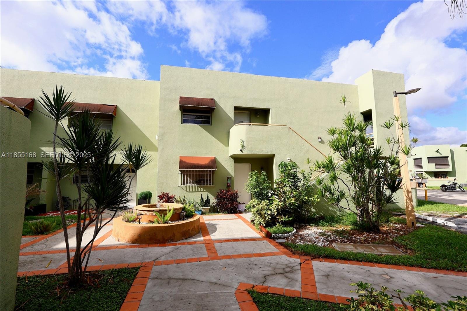 2 bedroom home for sale at 11081 7th, Miami, FL 33172 — $218,000