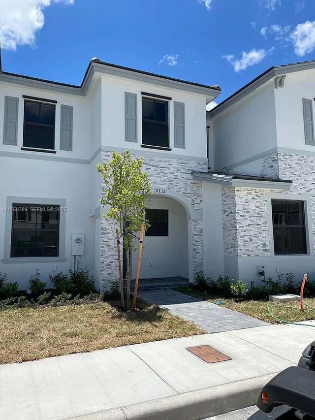 14732 SW 181st Terrace 14732, sold in Bowtie Subdivision, Miami, FL