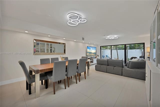 3510 Magellan Circle 726, Aventura, FL 33180