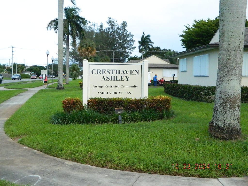 4780 Cresthaven Boulevard E E, West Palm Beach, FL 33415