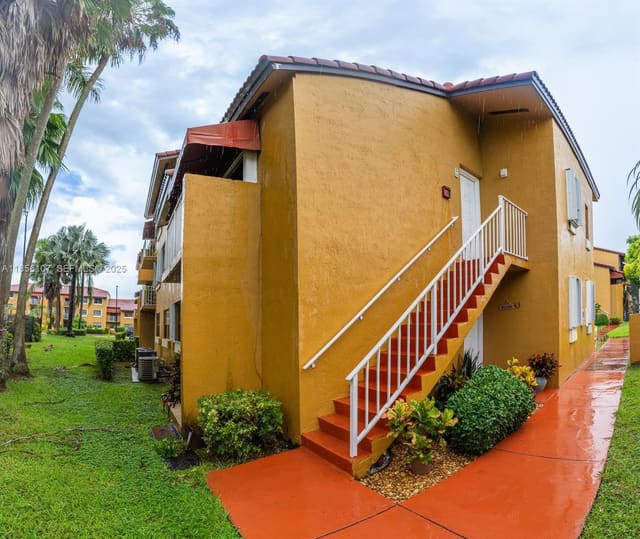 15650 SW 80th Street F-201, sold in The Courts At Kendall Con, Miami, FL