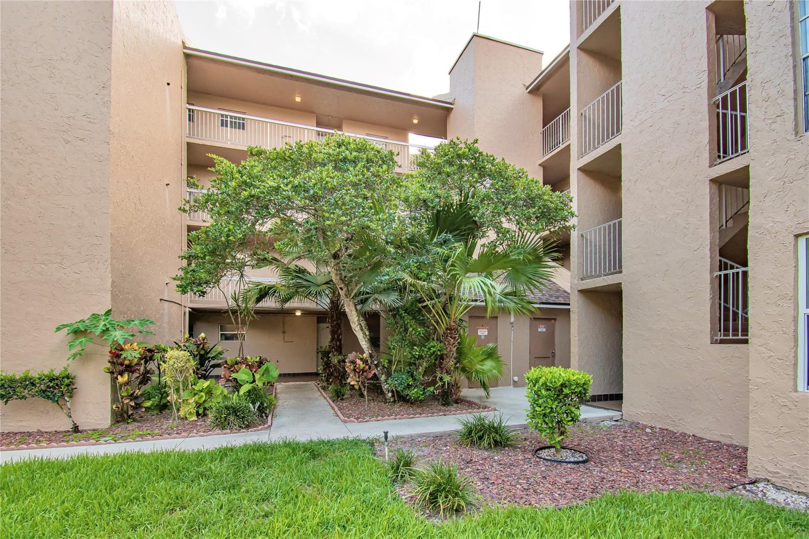 9410 Tangerine Place 207, Davie, FL 33324
