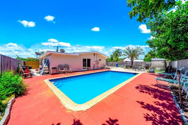 907 W Bloxham Street, sold in Lantana Heights 8, Lantana, FL