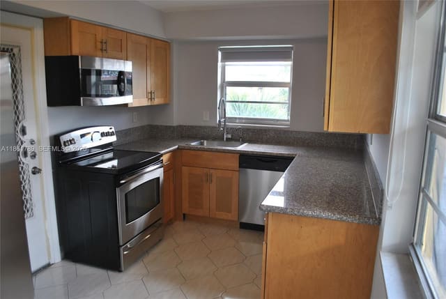 1540 NE 191st Street 345, Miami, FL 33179