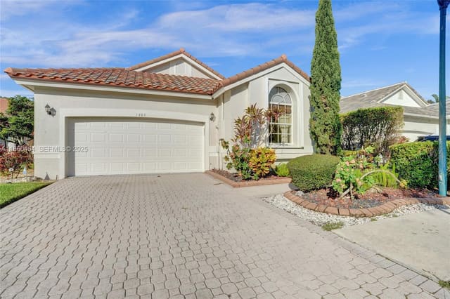 1485 W Lacosta Drive W, Pembroke Pines, FL 33027