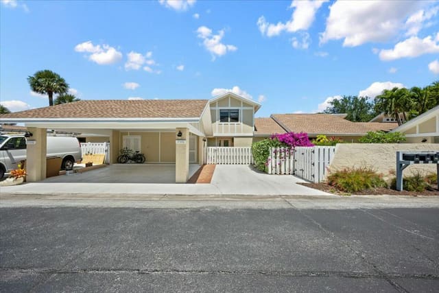 17210 Fownes Crescent, sold in Cape Pointe Of Jonathans Landing, Jupiter, FL