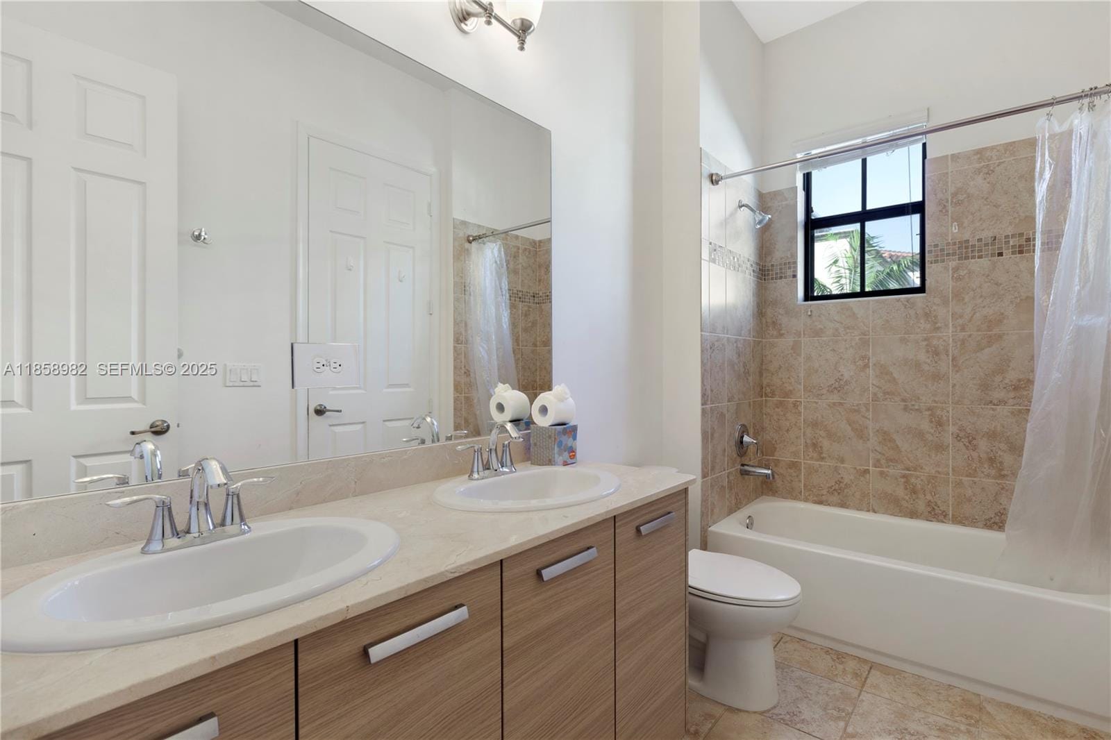 8377 NW 51st Terrace, Doral, FL 33166 photo 11