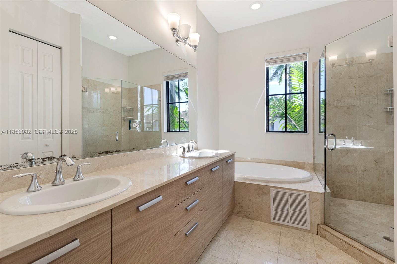 8377 NW 51st Terrace, Doral, FL 33166 photo 7