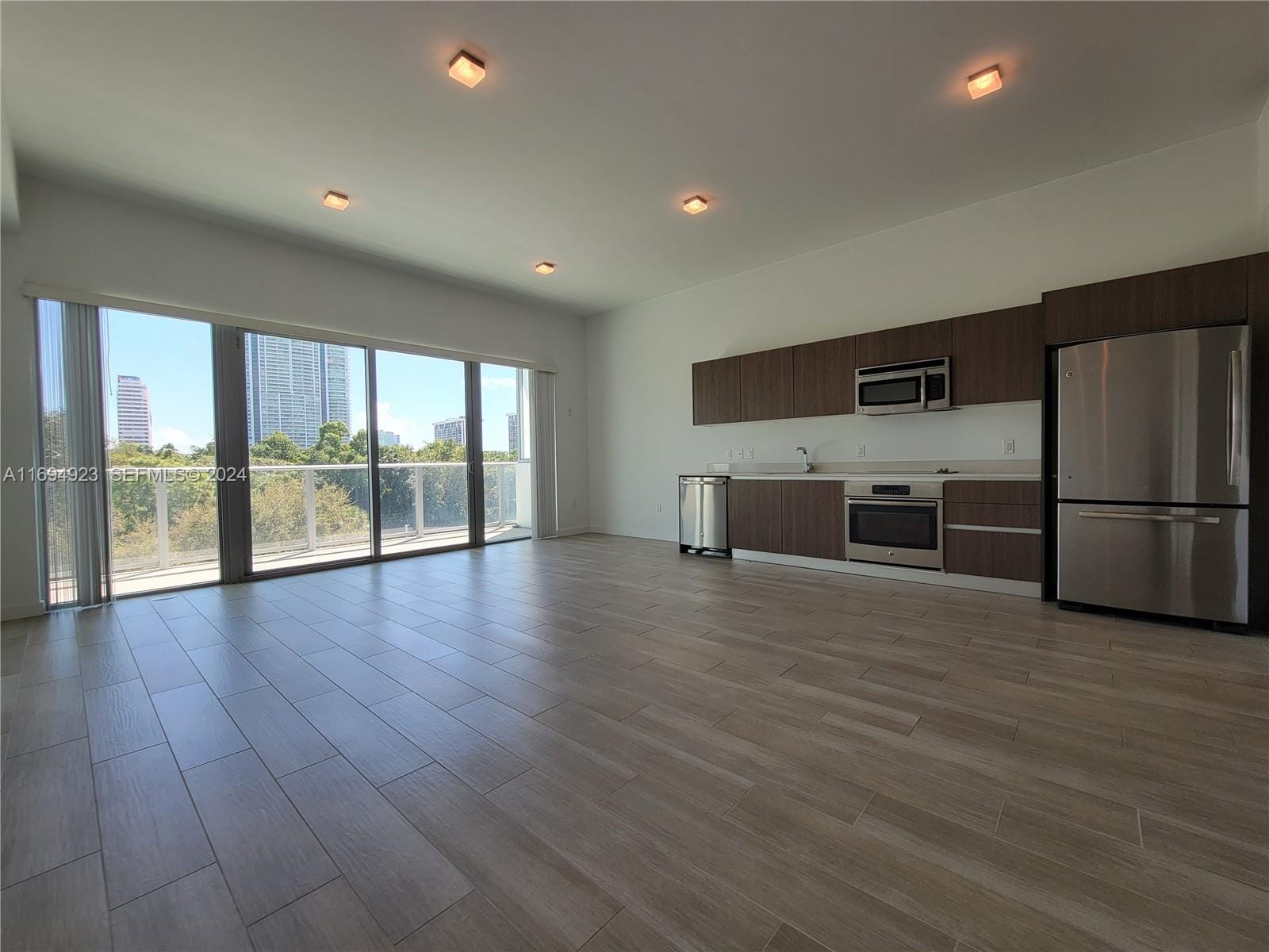 1600 SW 1 Avenue 411 — photo 2