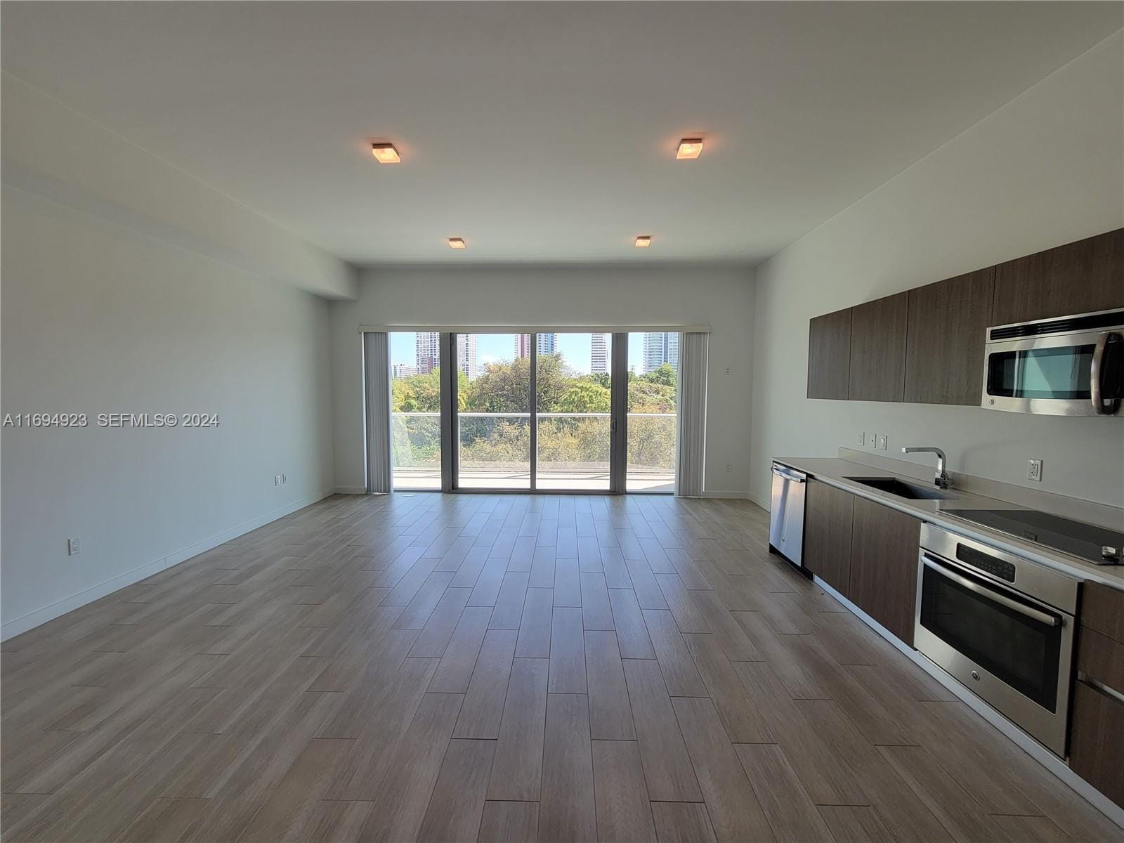1600 SW 1 Avenue 411 — photo 3