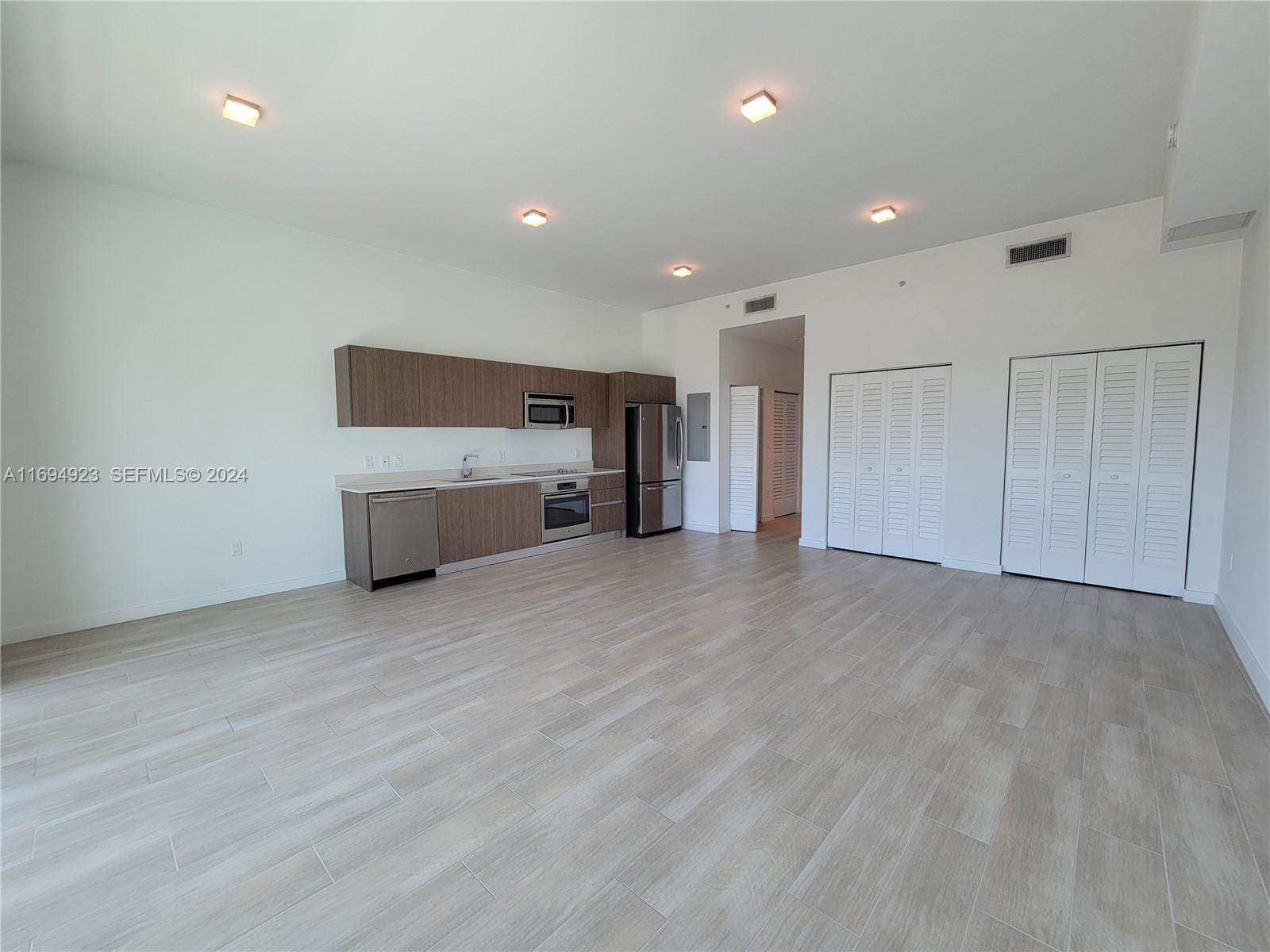1600 SW 1 Avenue 411 — photo 4