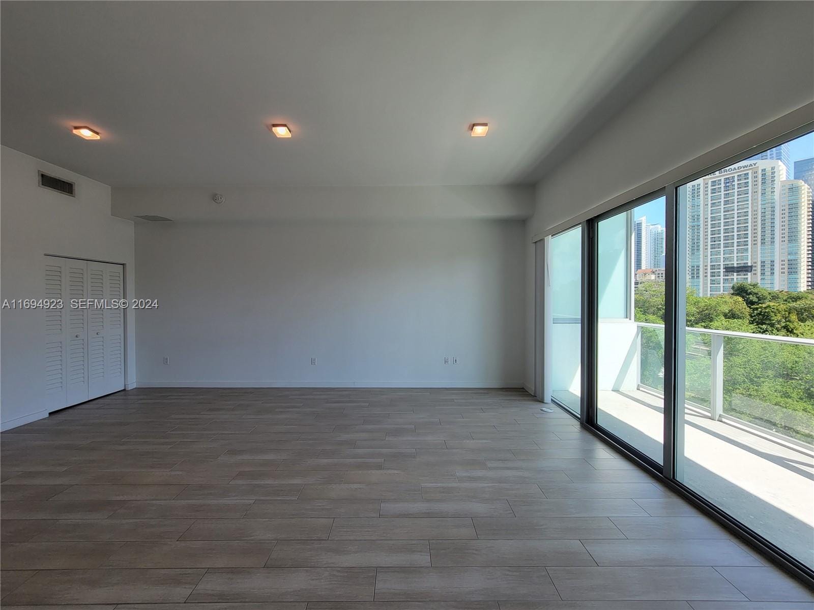 1600 SW 1 Avenue 411 — photo 6