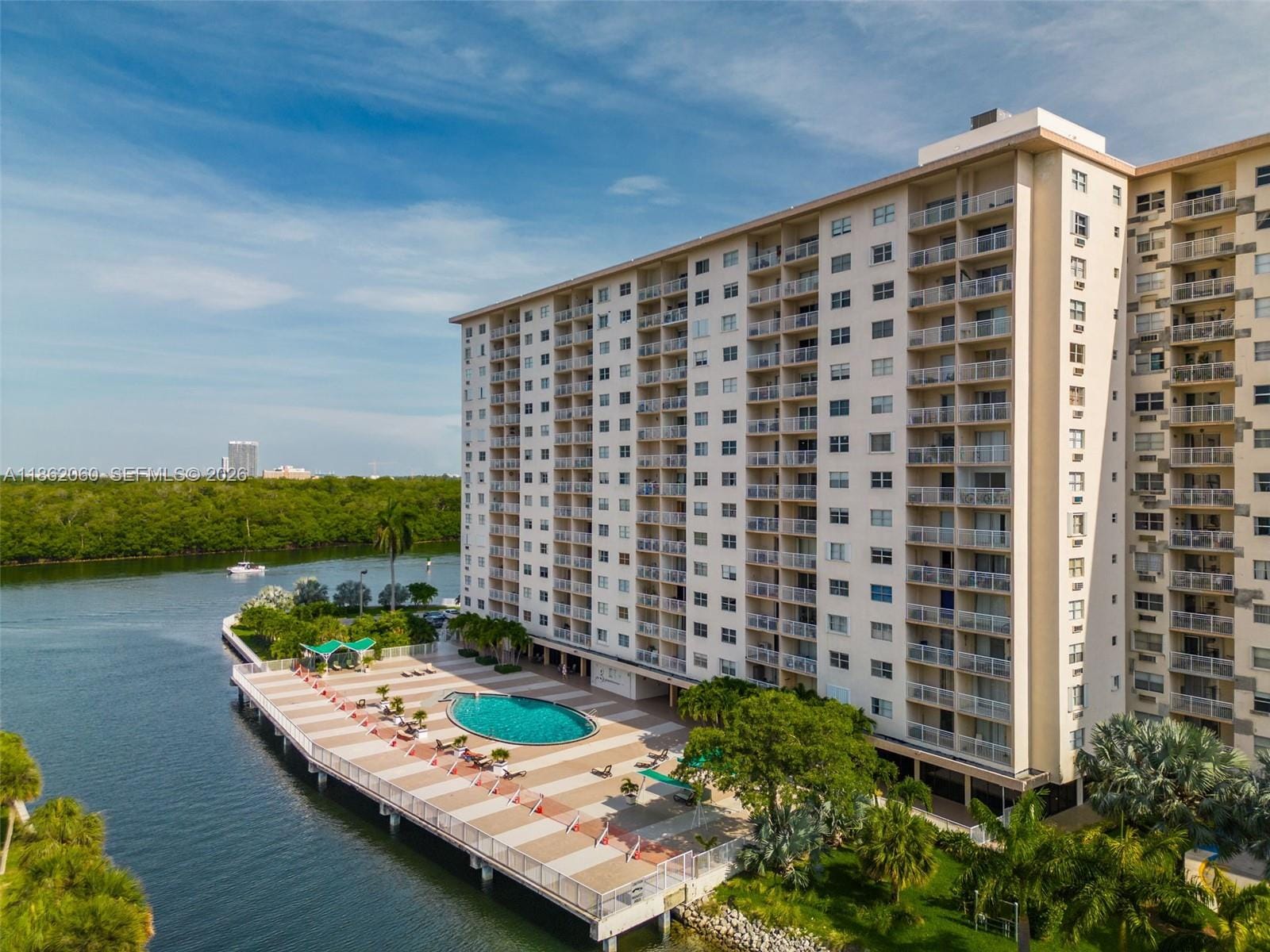 400 Kings Point Drive 105, Sunny Isles Beach, FL 33160 photo 2