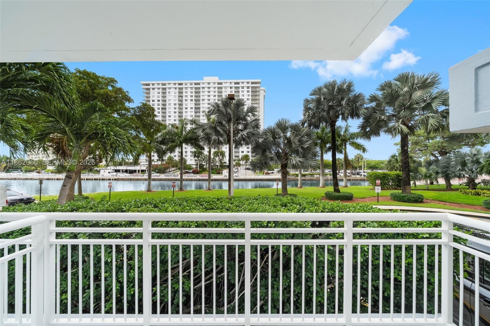 400 Kings Point Drive 105, Sunny Isles Beach, FL 33160 photo 3