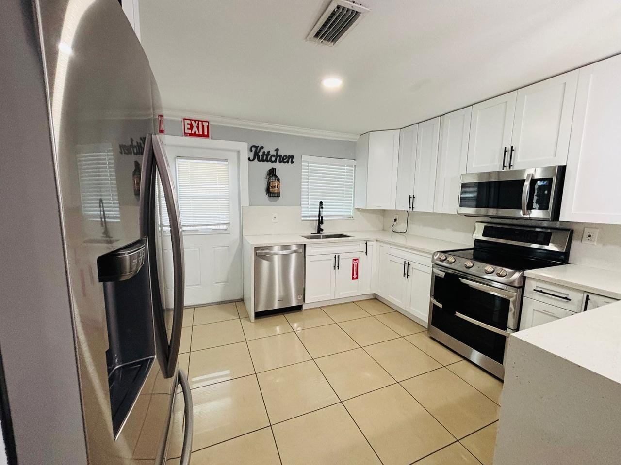 2010 NE 1st Avenue, Pompano Beach, FL 33060 photo 16
