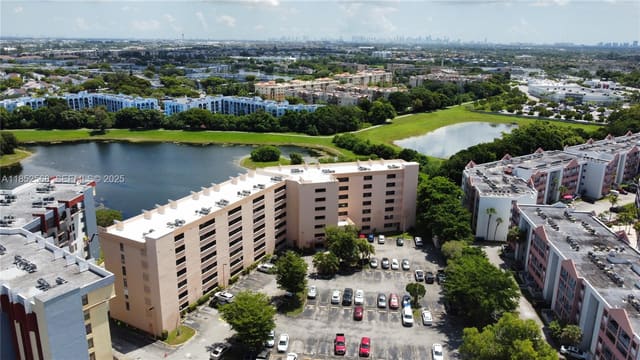 9688 Fontainebleau Boulevard 504, Miami, FL 33172