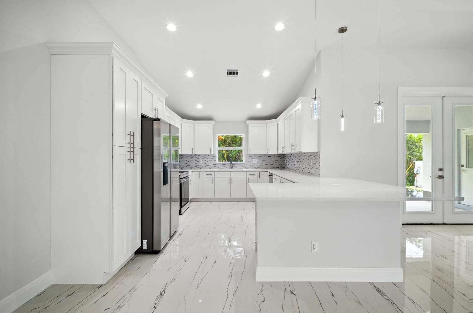 2624 Newport Drive — photo 3