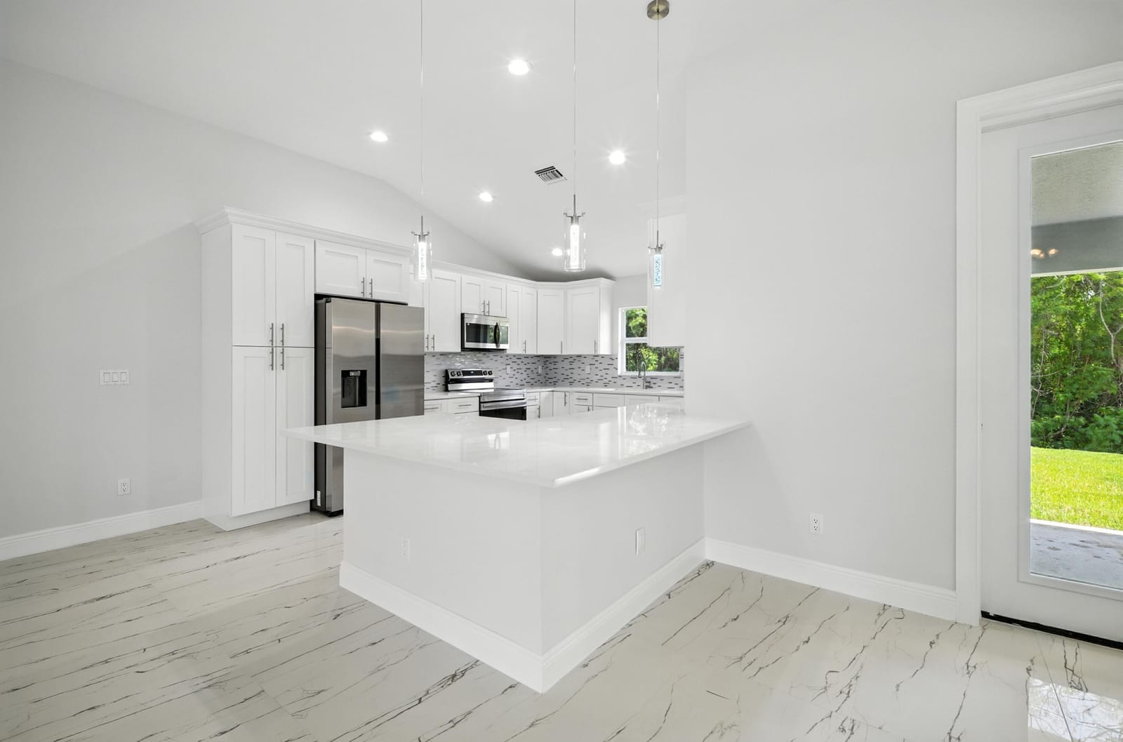 2624 Newport Drive — photo 4