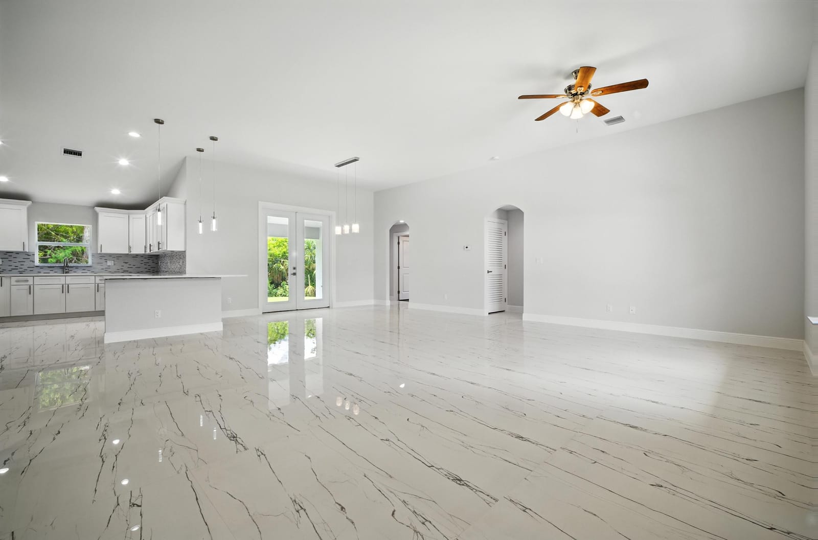 2624 Newport Drive — photo 6