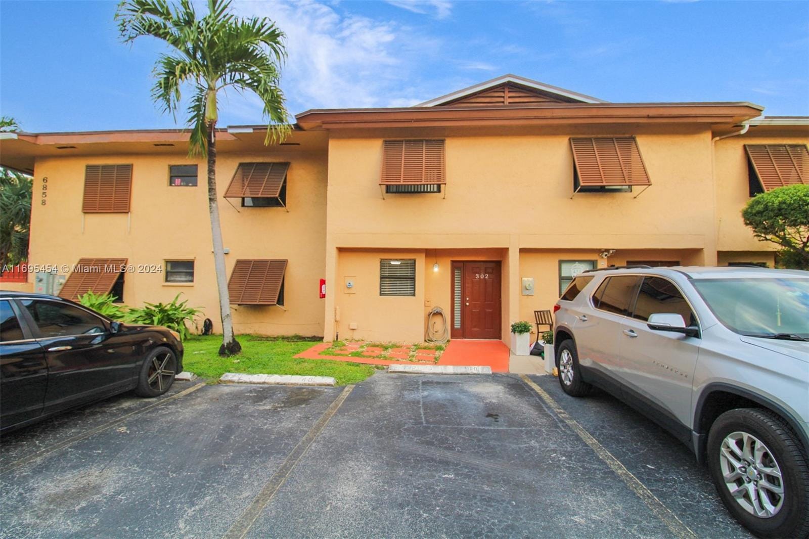 6858 NW 173rd Drive 302, Hialeah, FL 33015