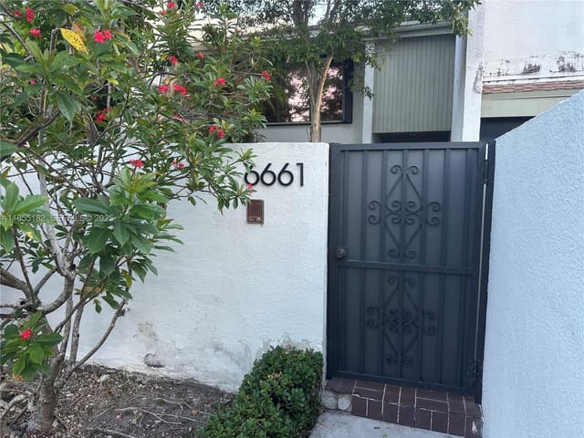 6661 SW 72nd Street 35, South Miami, FL 33143