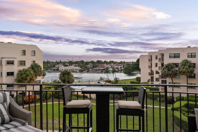 370 Golfview Road 403, sold in Seamark Condo, North Palm Beach, FL