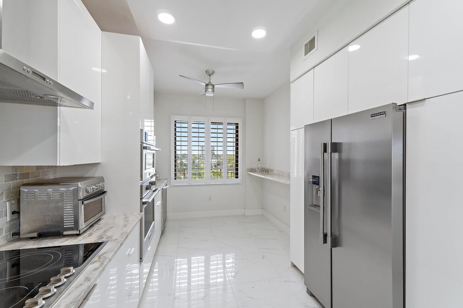 370 Golfview Road 403, North Palm Beach, FL 33408 photo 8